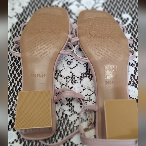 Nwot Low Heeled Lavender Sandals with Easy Hook Slip on Closure - Guximan? - Picture 8 of 12